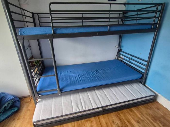 IKEA SVARTA Bunk Bed & Matching Pull-Out Trundle Bed