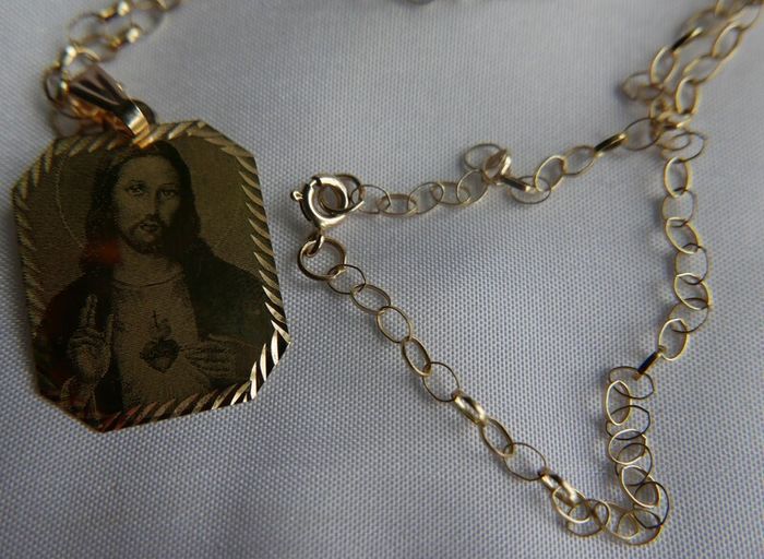Vintage 9ct Yellow Gold 10Ct 417 Pendant and 9Ct 375 Necklace Sacred Heart Jesus Christ Pendant Necklace, Catholic Jewelry Gift, Religious Gift 4.4g