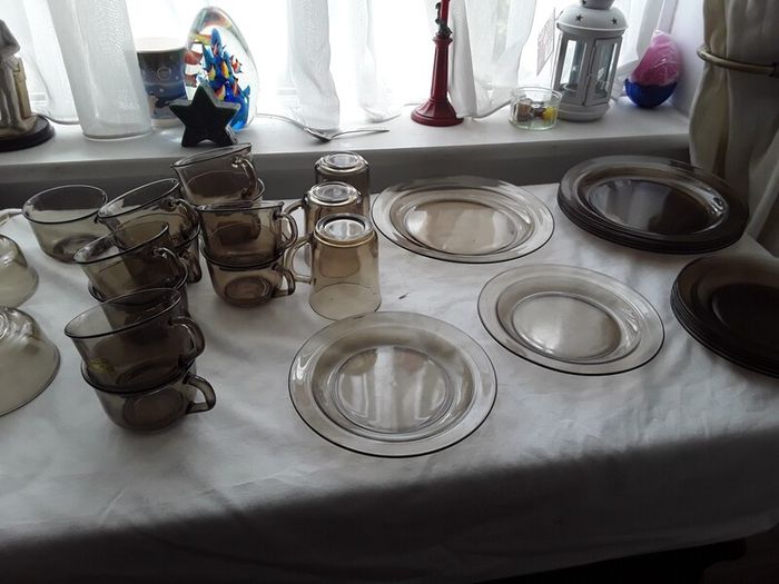 Glass crockery
