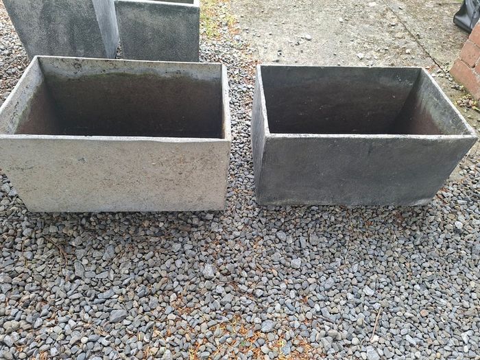 Set of grey pots / front door / patio