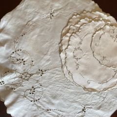 Vintage set of placement doilies