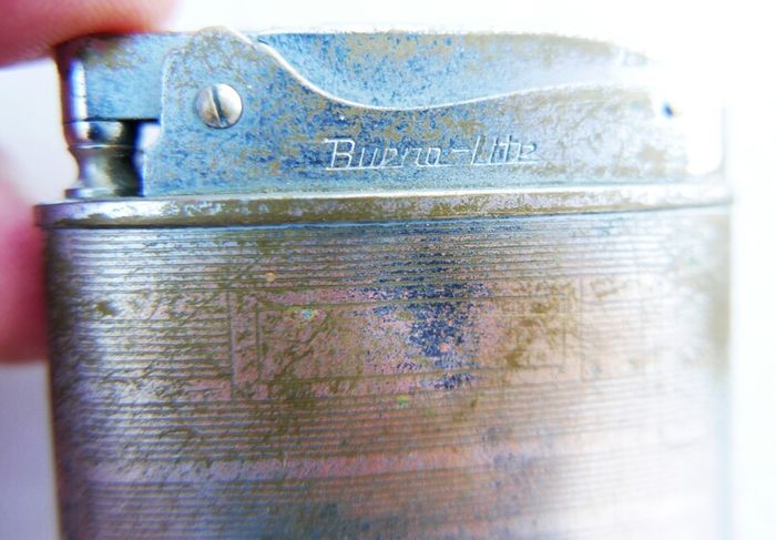 Vintage "Automatic Super Lighter" made in Japan featuring the "Buena" brand (in working order)