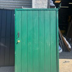 Side Gate