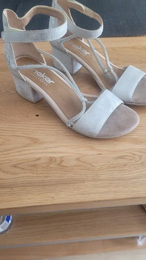 Lorraine Bennett of London mother of the bride outfit
