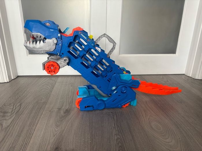 Hot Wheels City T-Rex Transporter