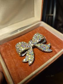 Vintage Ribbon Pendant