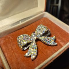 Vintage Ribbon Pendant