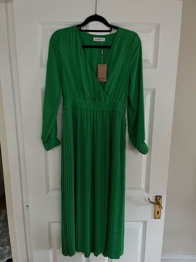 Brand new Galery dress in green