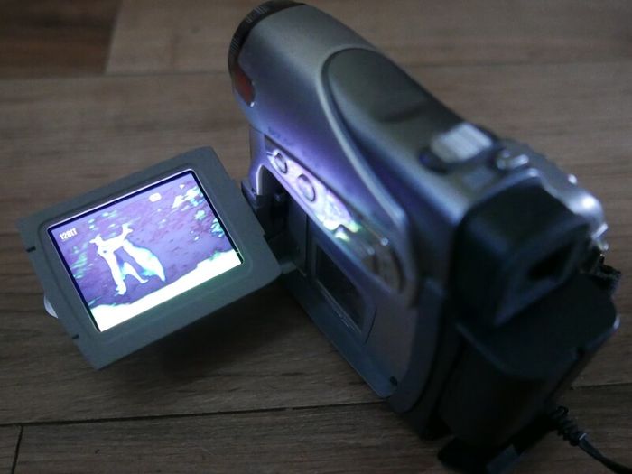 JVC GR-D247EK Handheld MiniDV Camcorder with charger Tested