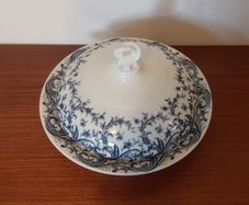 Fabulous Antique Blue and White Lidded Muffin Dish by Royal Worcester in a Beautiful Acanthus Leaf Pattern, Dated 1901, See Condition Report