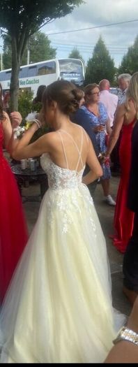 Beautiful yellow Debs dress, size 4/6, only wore for a few hours, bought in Starla boutique
