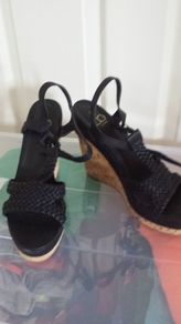 Black wedges