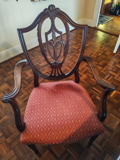 Beautiful Mahogany Dining Table & 8 Chairs