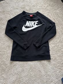 Nike black sweatshirt (xs)