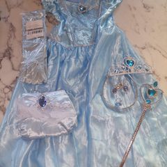 Girls costume Princess ( cinderella style) age 6 to 8