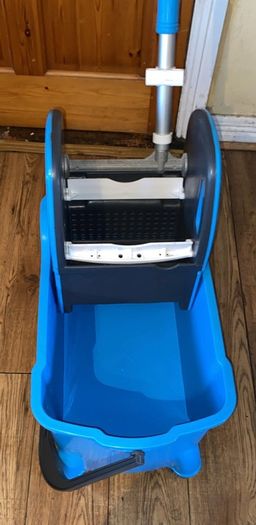 Commercial mop bucket