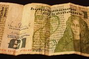 vintage one punt note, dated 09 .01. 89