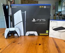 ps 5 slim (mint condition) with vertical stand
