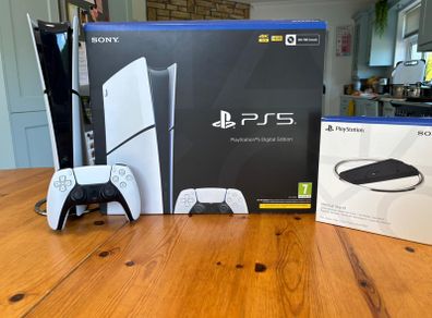 ps 5 slim (mint condition) with vertical stand