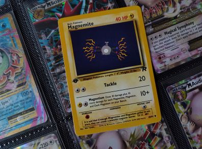 Magnemite ! FIRST EDITION ! Rare Near Mint Condition ! from Team Rocket Set ! 2000 ! Pokemon Card !