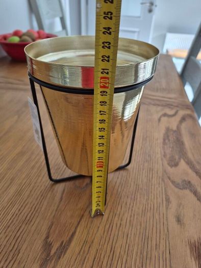 Metal flower pot