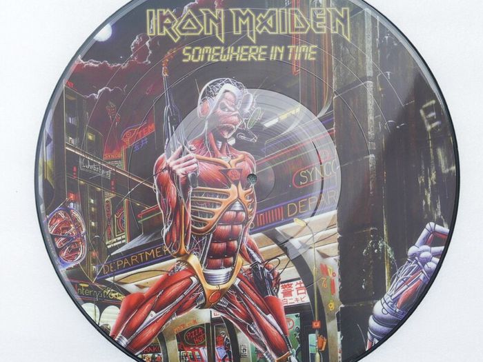 IRON MAIDEN -Somewhere In Time-  vinyl pic disc plus a PHOTO