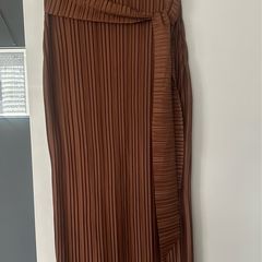 Pretty Little Thing midi dress. New. Fit size 10.