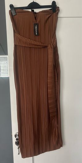 Pretty Little Thing midi dress. New. Fit size 10.