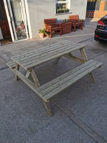picnic bench
