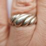 Vintage Sterling Silver Croissant Ring, 925 Hallmarked Silver Twisted Dome Ring size R - 3,4g Image 6