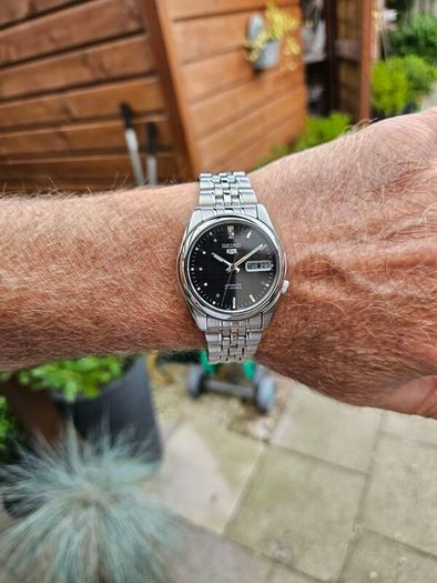 Watch Seiko 5 Automatic.