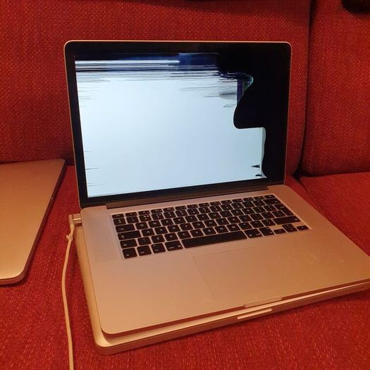 3 Macbook pro Apple laptops - 120 all 3