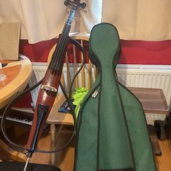 Yamaha svc100 silent cello 4/4 with robust case