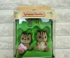 Sylvanian Families Walnut Squirrel Twins 3218 Damaged Box Please see pictures