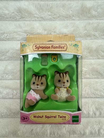 Sylvanian Families Walnut Squirrel Twins 3218 Damaged Box Please see pictures