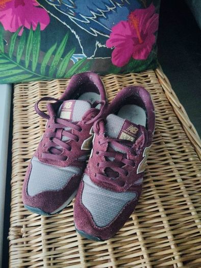 New Balance 373