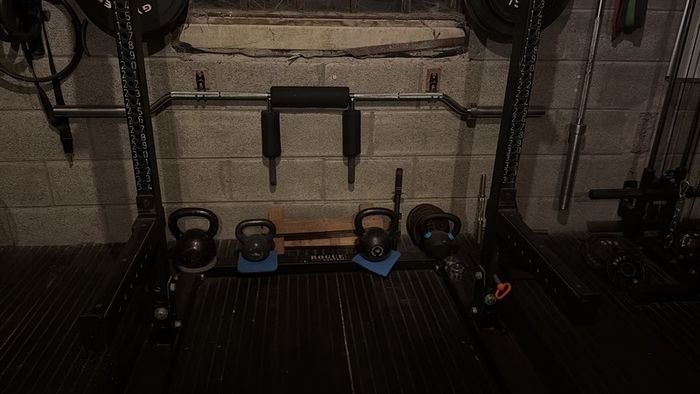 Safety squat bar