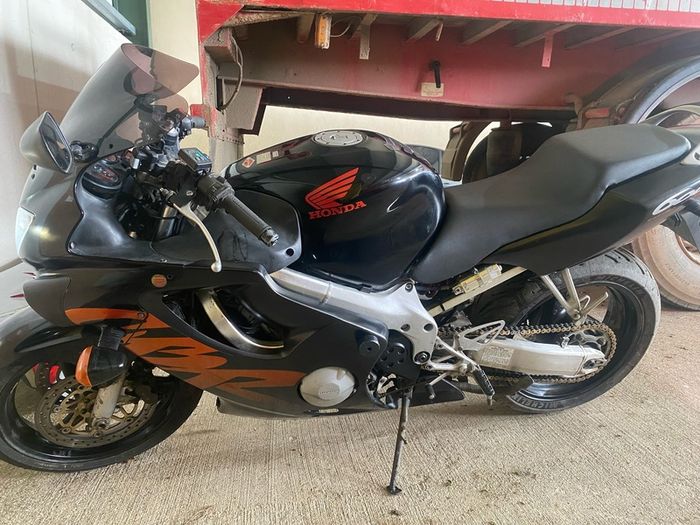 Mint 2000 Cbr600F4 for breaking - All parts available