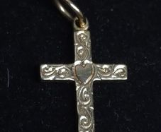 Vintage 9ct Gold Engraved Cross Pendant Sheffield Hallmarked 1.31g