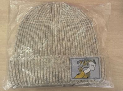 Joanne Hynes hat