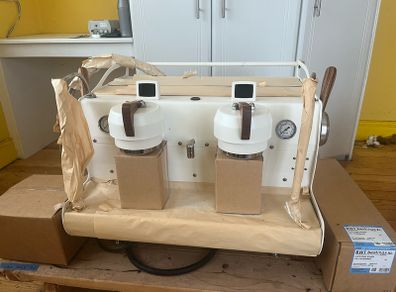 Synesso Syncra, White / Zebrawood