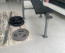 Adjustable Bench, bars & 60kg weight plates