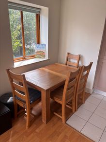 solid oak extendable dining table + 6 chairs