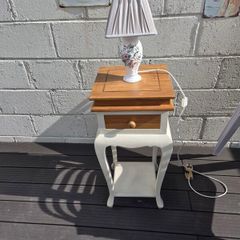 Lamp Table and Lamps and vase Free