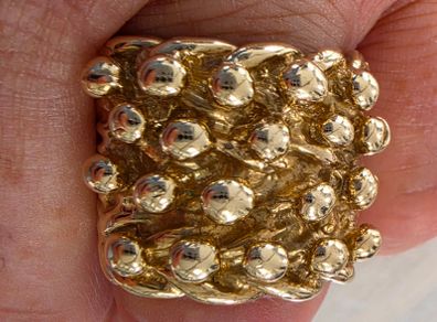 9-carat gold keeper's ring
