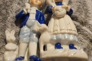 2 Small Blue and White Figures