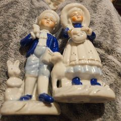 2 Small Blue and White Figures