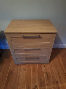chest of drawers