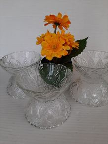 5 vingtage glass bowls with pineapple design