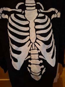Skeleton jumper